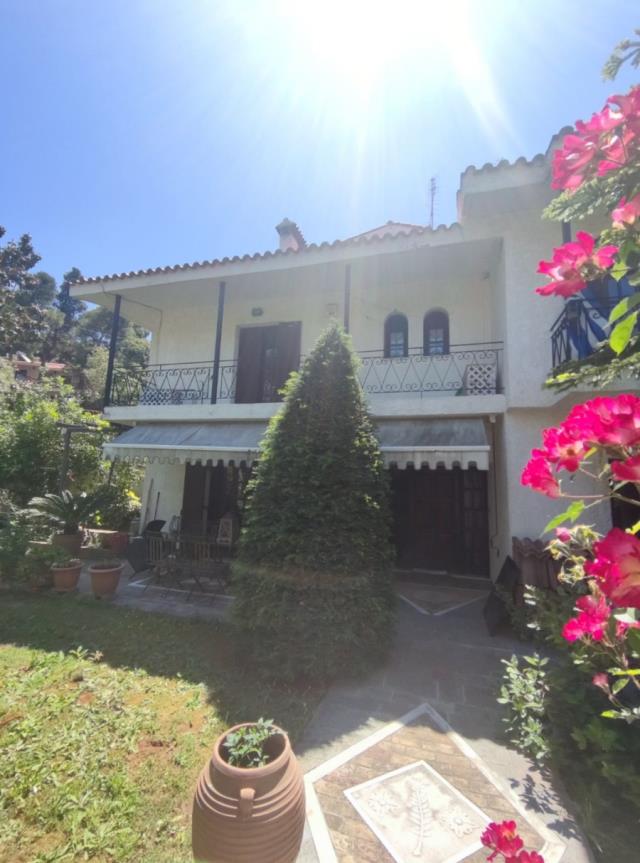 (For Sale) Residential Maisonette || Athens North/Nea Erithraia - 305 Sq.m, 3 Bedrooms, 680.000€ 